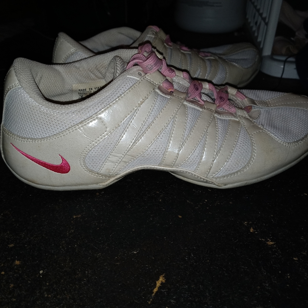 Nike ladies Musique IV training shoes